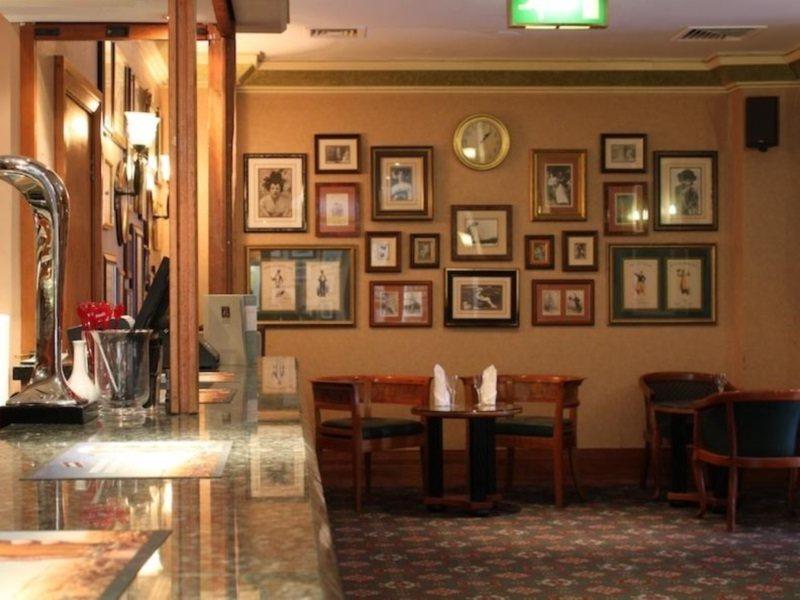 Ibis Styles Leeds City Centre Arena Restaurant photo